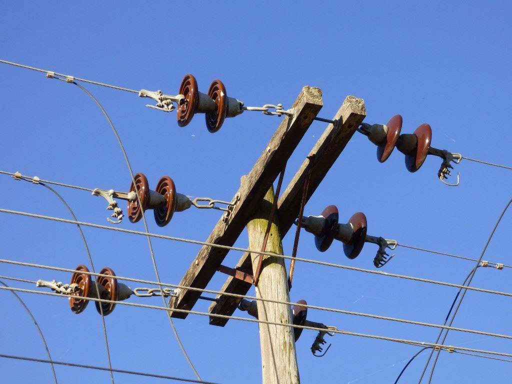 insulators of electricity for kids